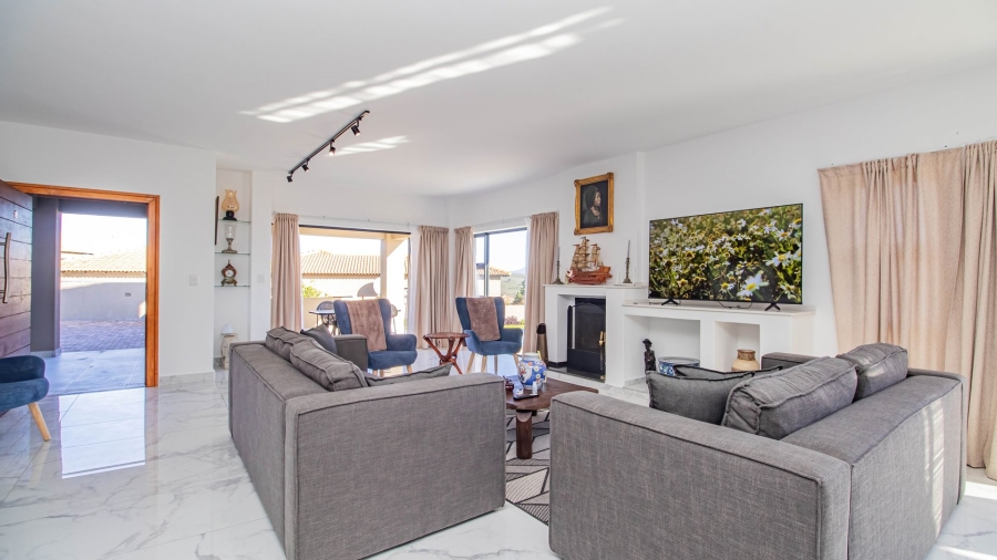 5 Bedroom Property for Sale in The Hill Western Cape